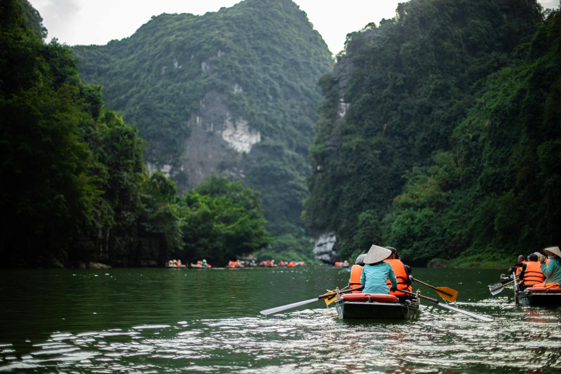 Capture the vibrant beauty of Tam Coc in the dry season